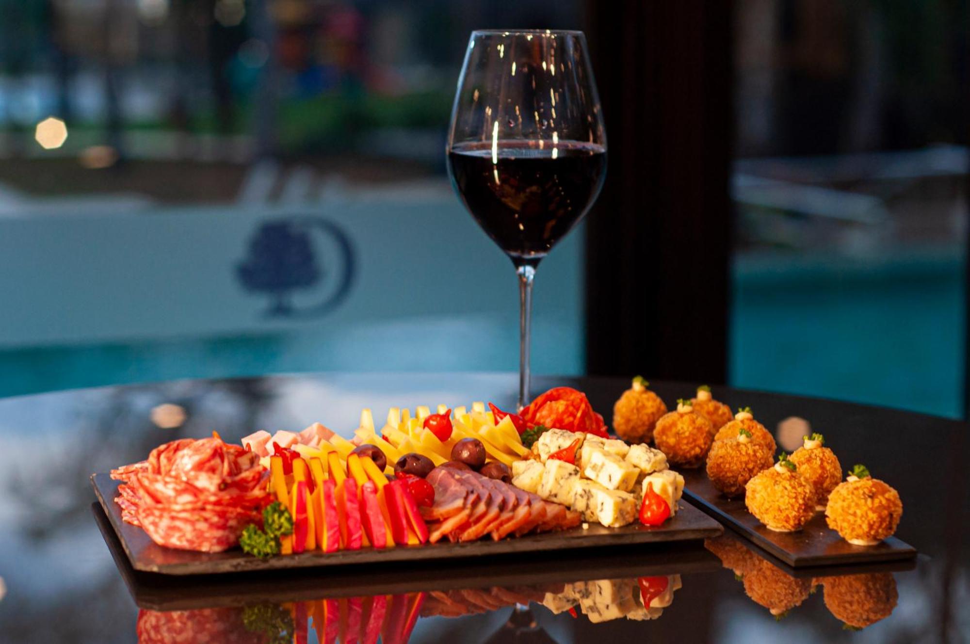 Doubletree By Hilton - Resort - Фос ду Игуасу Екстериор снимка A wine and tapas pairing